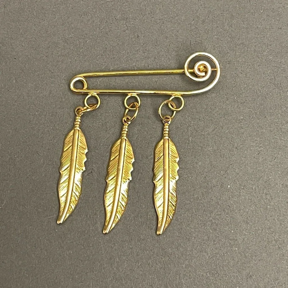 Gold-tone 3 Hanging‎ Leaves Brooch NWOT